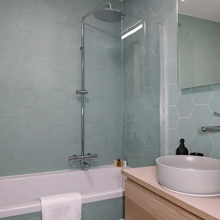 Sublime Flat With Parking And Swimming Pool - Centre Of St Tropez- 2br6p Apartmán