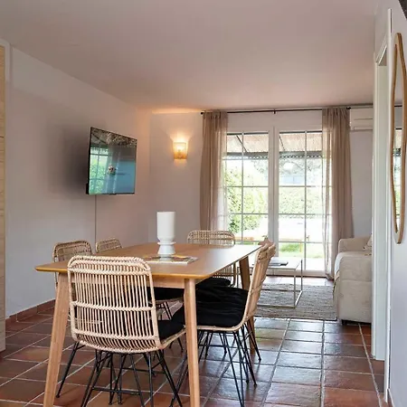 Sublime Flat With Parking And Swimming Pool - Centre Of St Tropez- 2br6p *