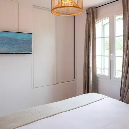 Sublime Flat With Parking And Swimming Pool - Centre Of St Tropez- 2br6p Lejlighed *